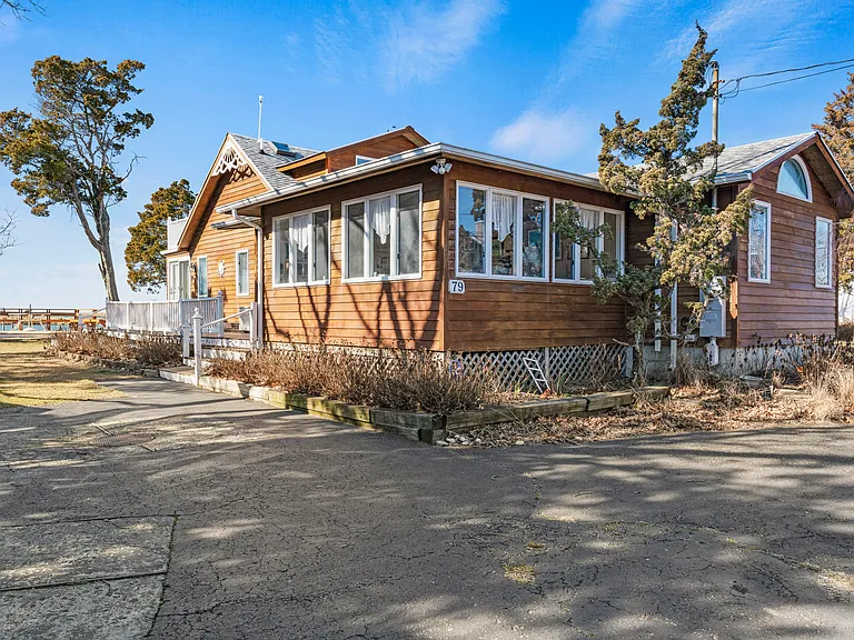 79 Pine Neck Ave — Photo 14