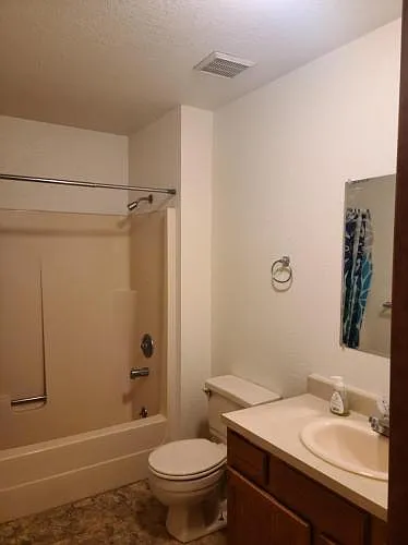 Bath Upstairs - 842 Terry Ave