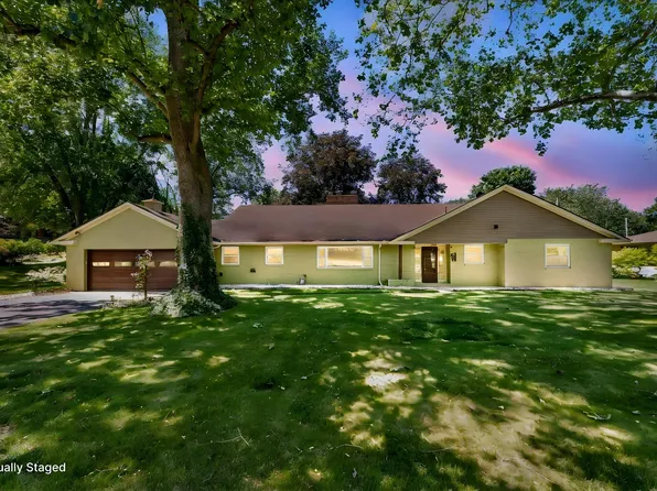 305 Sunset Dr, North Manchester, IN 46962