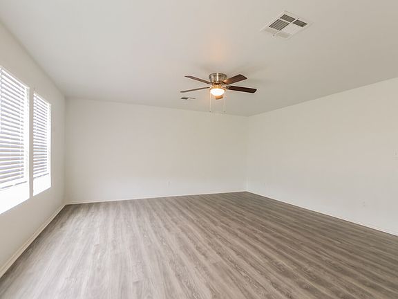 5th image of 713 Eaglecreek Dr