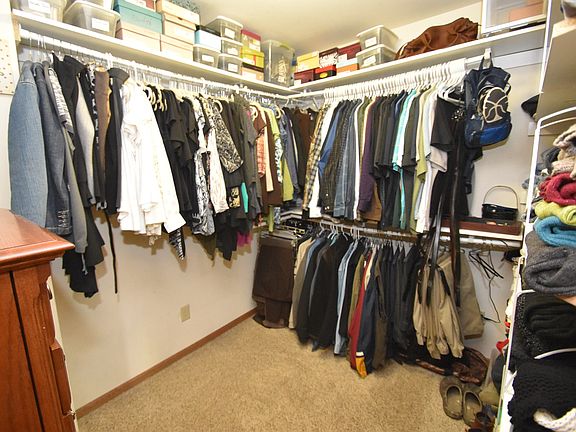 5th image of 1070 Bayberry Dr