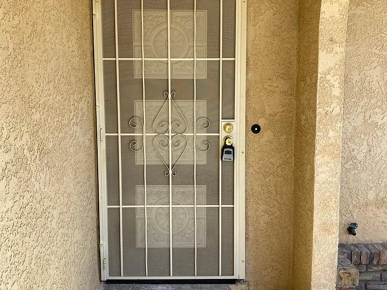 2834 Holiday Dr — Photo 38