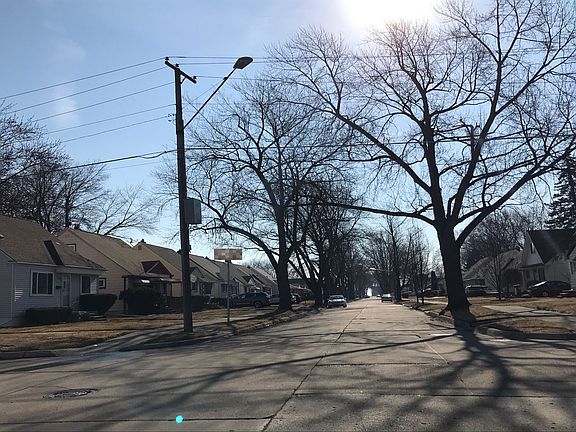 5th image of 23621 Deziel St
