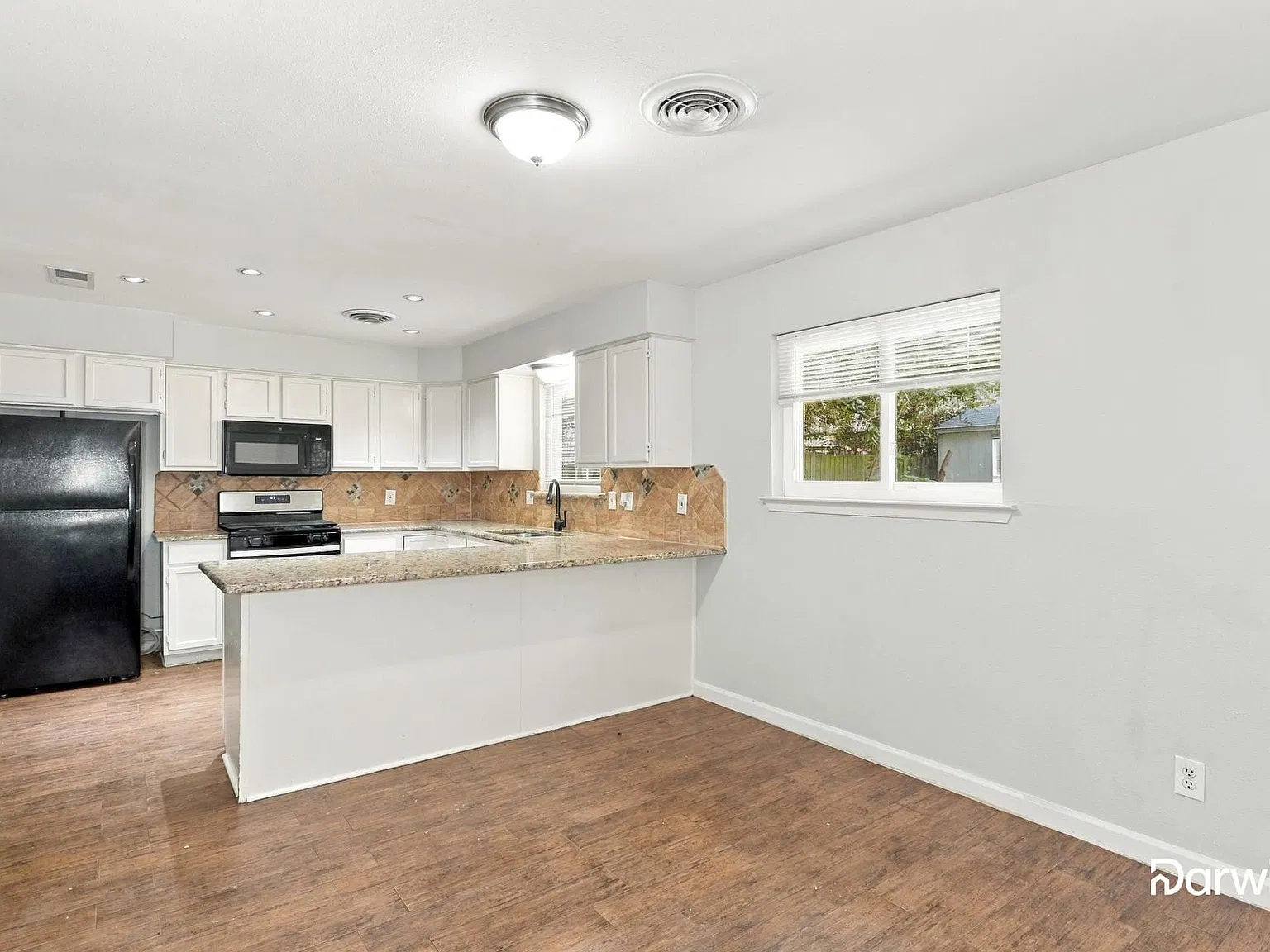 4 bed, 3.0 bath, 2770 sqft, $2,935 — Photo 3