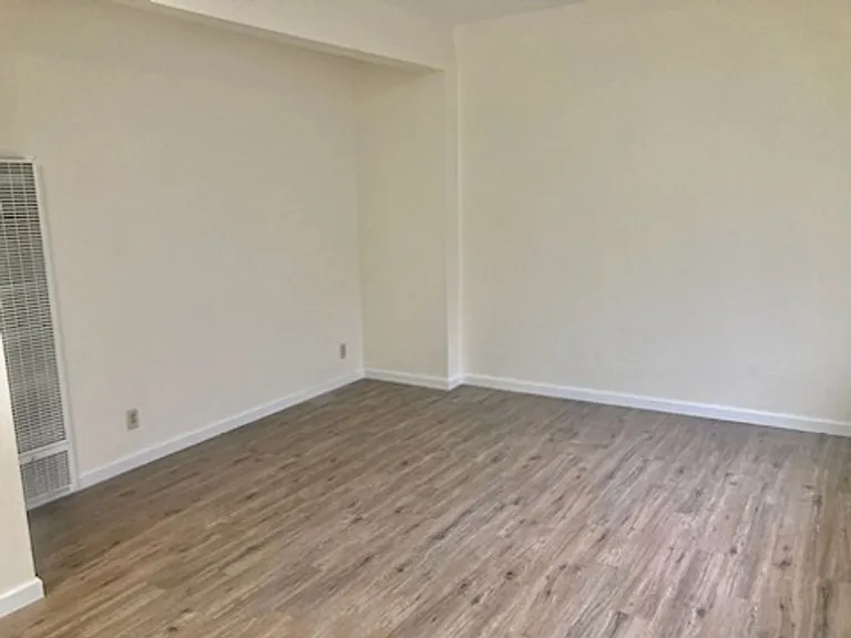 5 F St — Photo 4