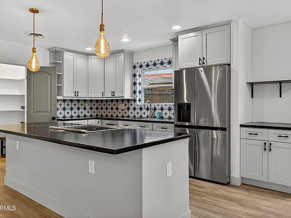 4th image of 530 N CHARLES Road