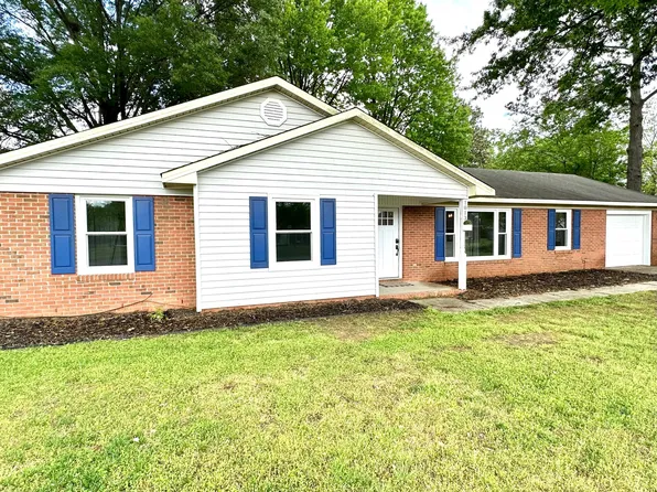 1013 Oakstone Dr, Fayetteville, NC 28314