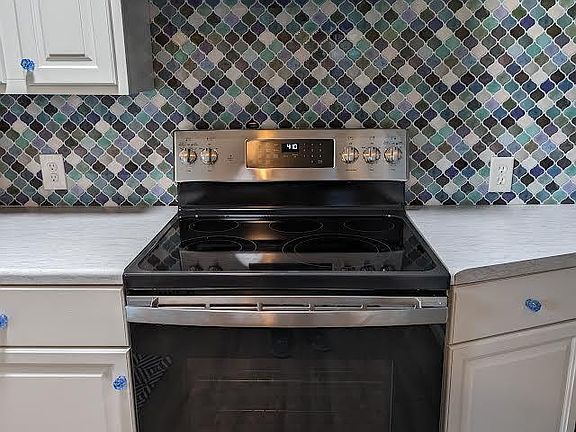 5th image of 730-732 E Chestnut St