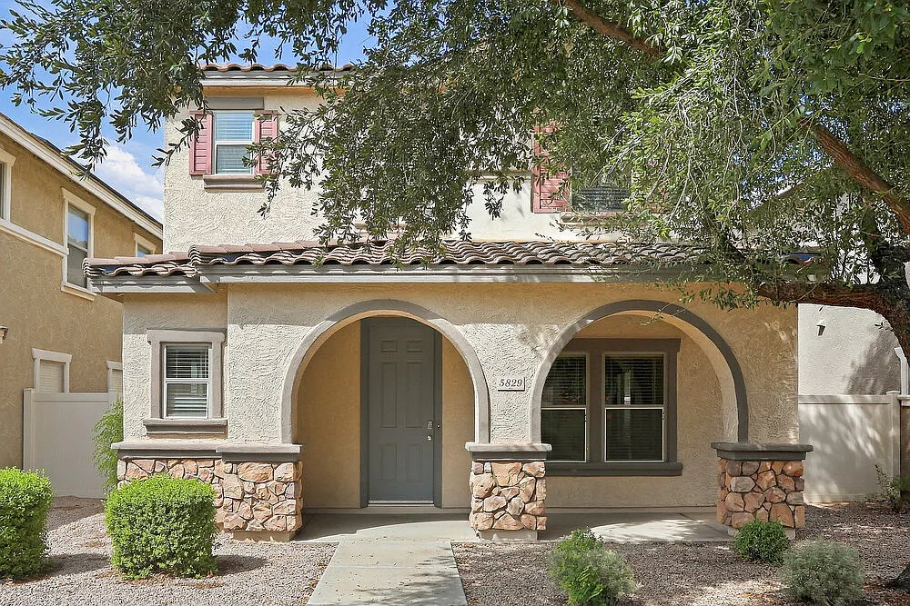 3 bed, 2.5 bath, 1818 sqft, $2,295 — Photo 1