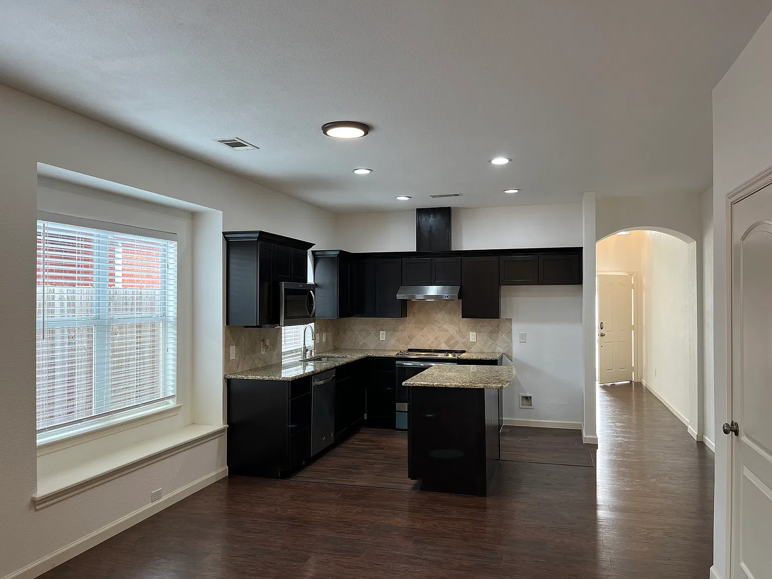 4 bed, 1802 sqft, $2,100 — Photo 3