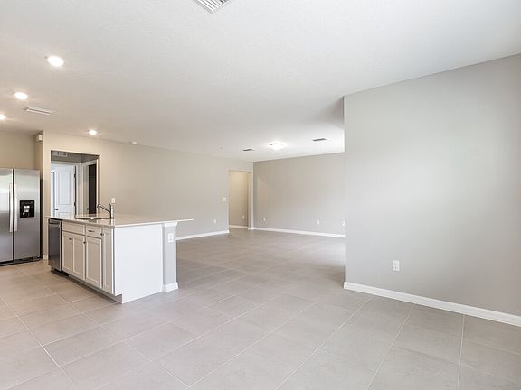 4th image of 2104 Tehama Ct