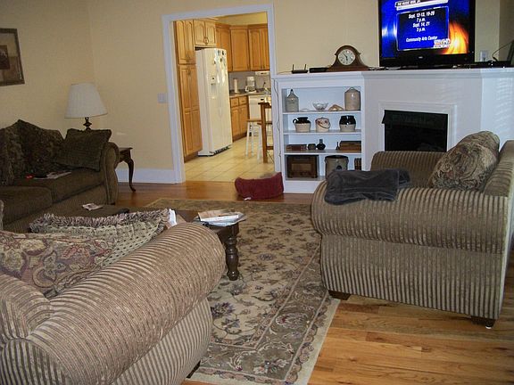 3rd image of 6903 Persimmon Pl