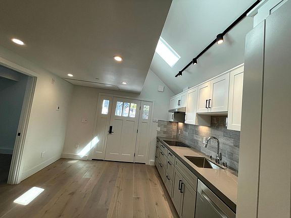5th image of 2340A Tasso St