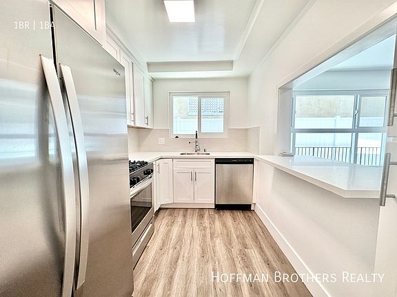3rd image of 1043 N Genesee Ave #2