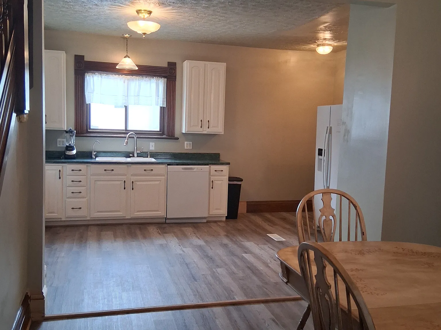 4 bed, 2800 sqft, $1,900 — Photo 4