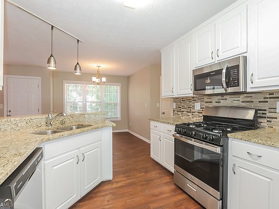 5th image of 971 Simon Park Cir