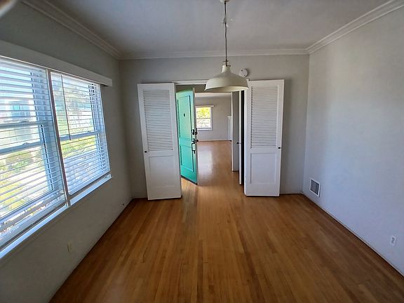 3rd image of 2920 Manhattan Ave