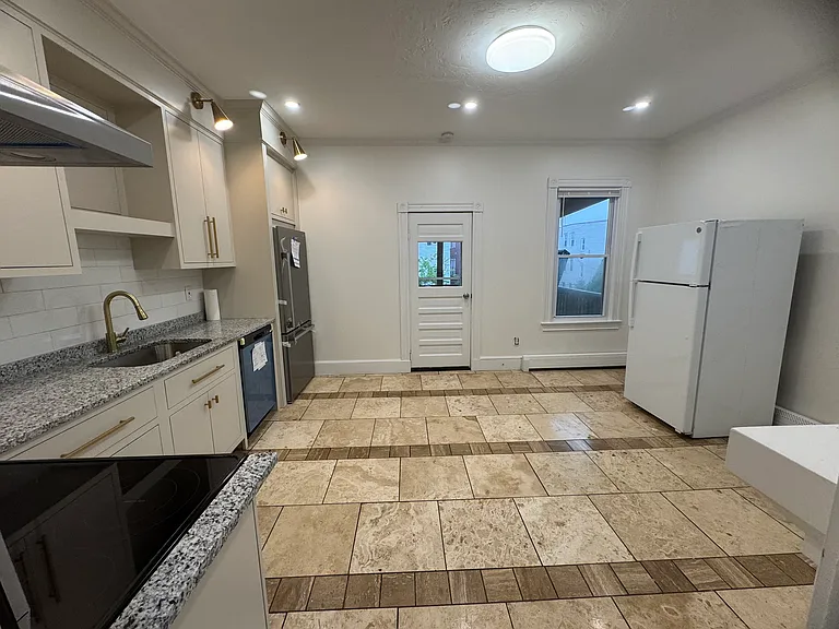 229 Saratoga St #2 — Photo 5