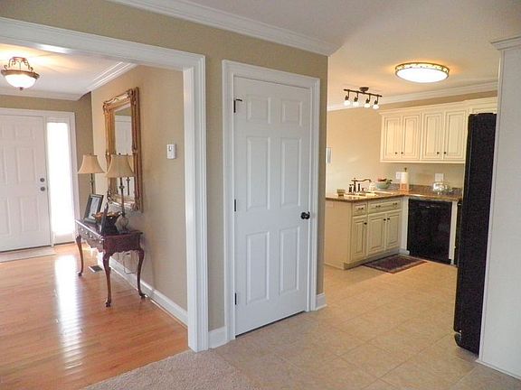 2nd image of 1291 Sedgewood Ln