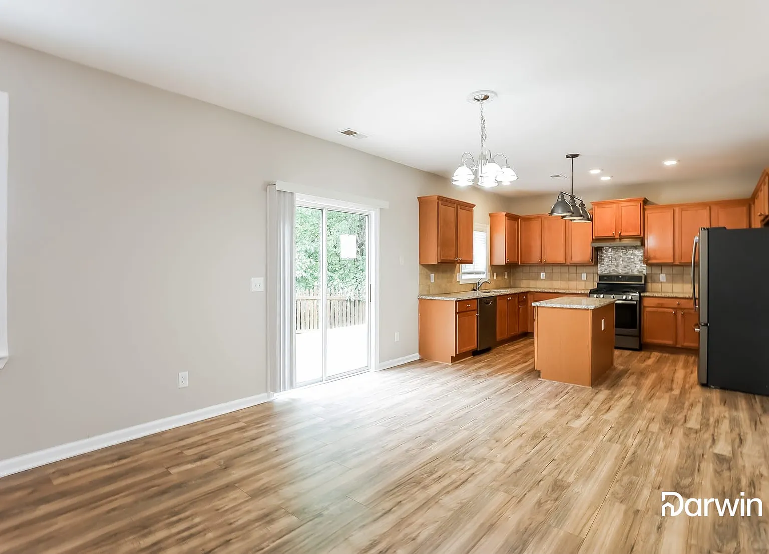 4 bed, 2.5 bath, 2880 sqft, $2,475 — Photo 2