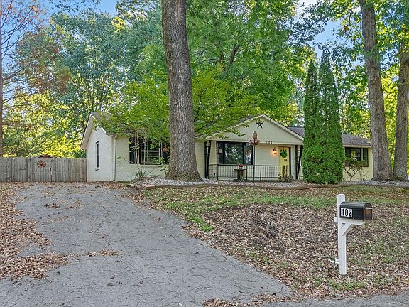 3rd image of 102 Preston Dr