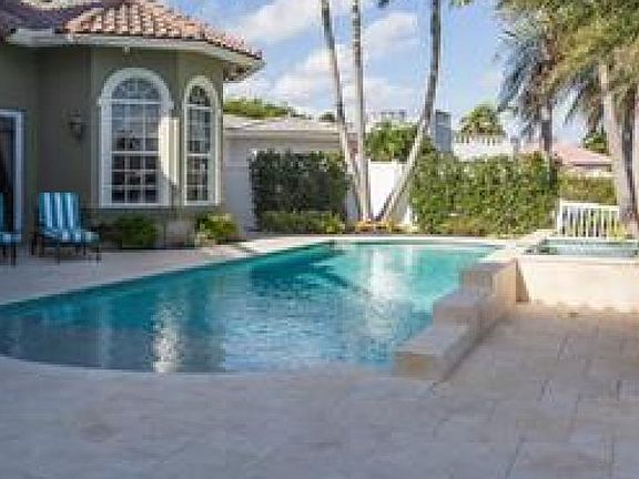 3rd image of 5550 NE 33rd Ave