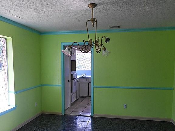 2nd image of 2822 Meadowcreek Dr