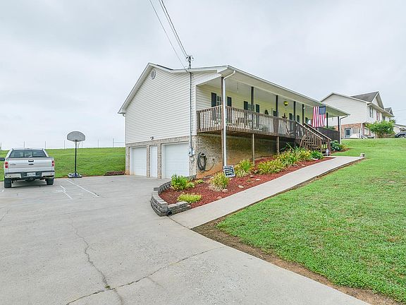 2nd image of 224 Lauren Dr
