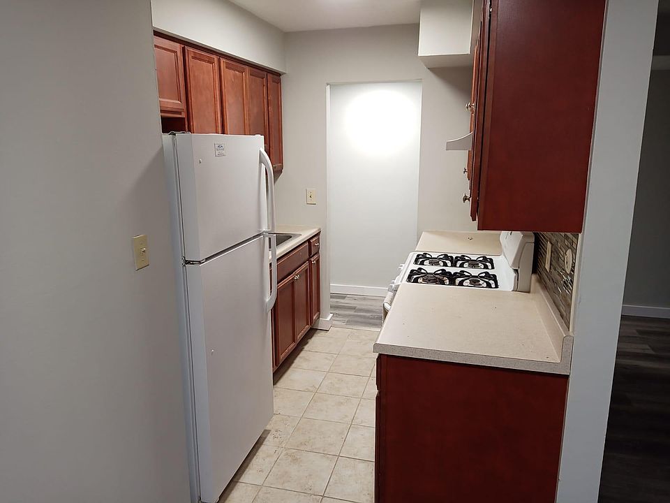 1st image of 25 Fairview Ave #Rrzxz039n