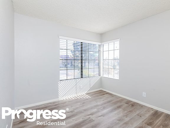 5th image of 604 Whispering Palms Dr