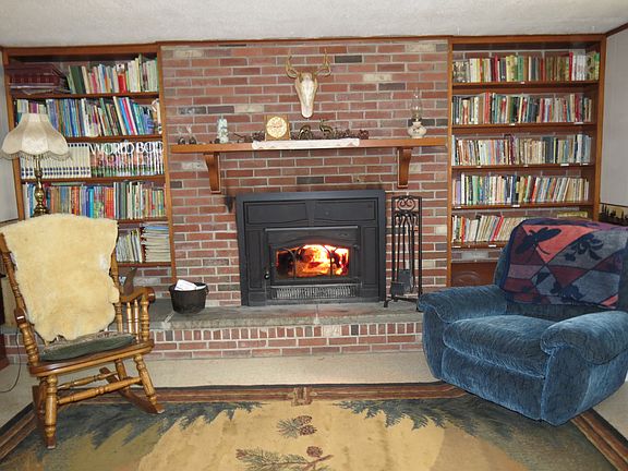 Family Room - Fireplace Rm