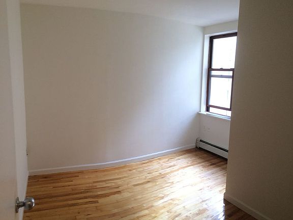 4th image of 190 E 7th St APT 204
