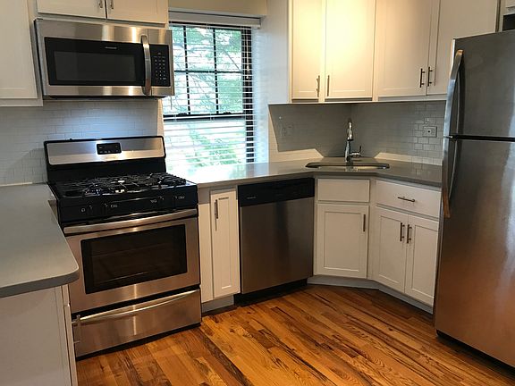 4th image of 3040 N Milwaukee Ave #2F