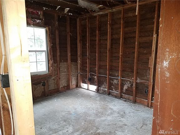 5th image of 223 E J St