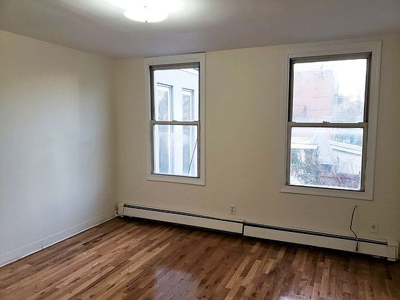 3rd image of 73 Kingsland Ave APT 2R