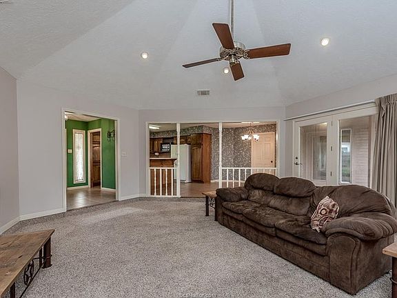 4th image of 8101 Bunker Hill Ct