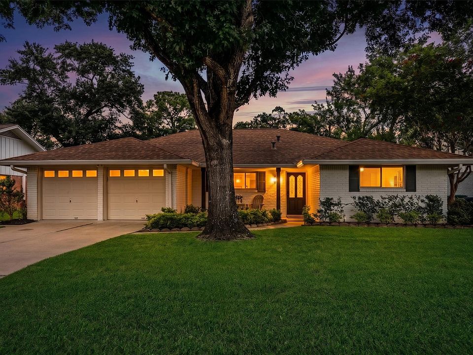 1st image of 10502 Shadow Wood Dr
