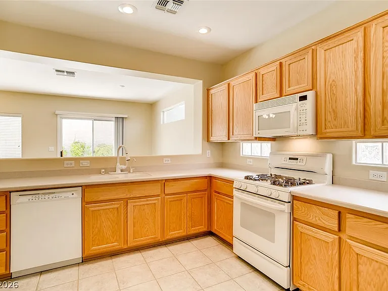 3027 Hickory Valley Rd — Photo 8
