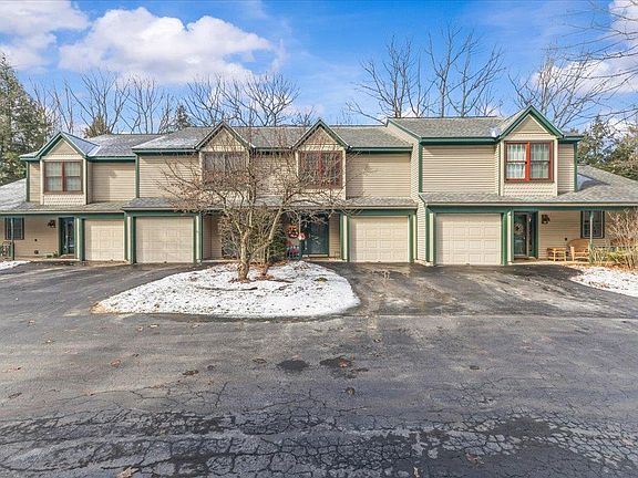 2nd image of 7 Saxon Hollow Drive #D2