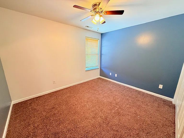 915 Oglethorpe Dr — Photo 5