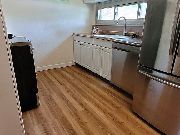 Updated Kitchen, White Cabinets, SS Appliances