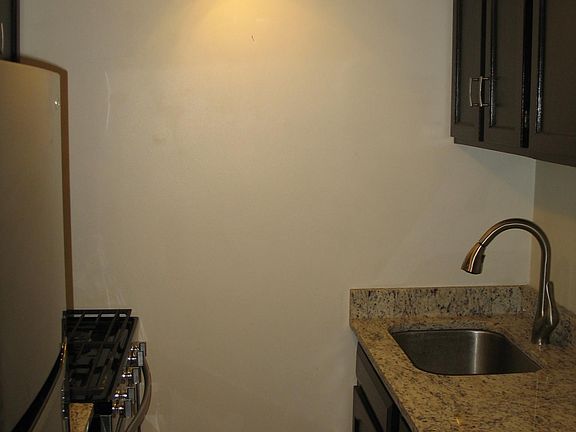 4th image of 118 Monroe St #20