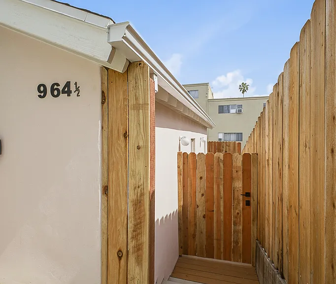 962 1/2 Lucile Ave — Photo 24