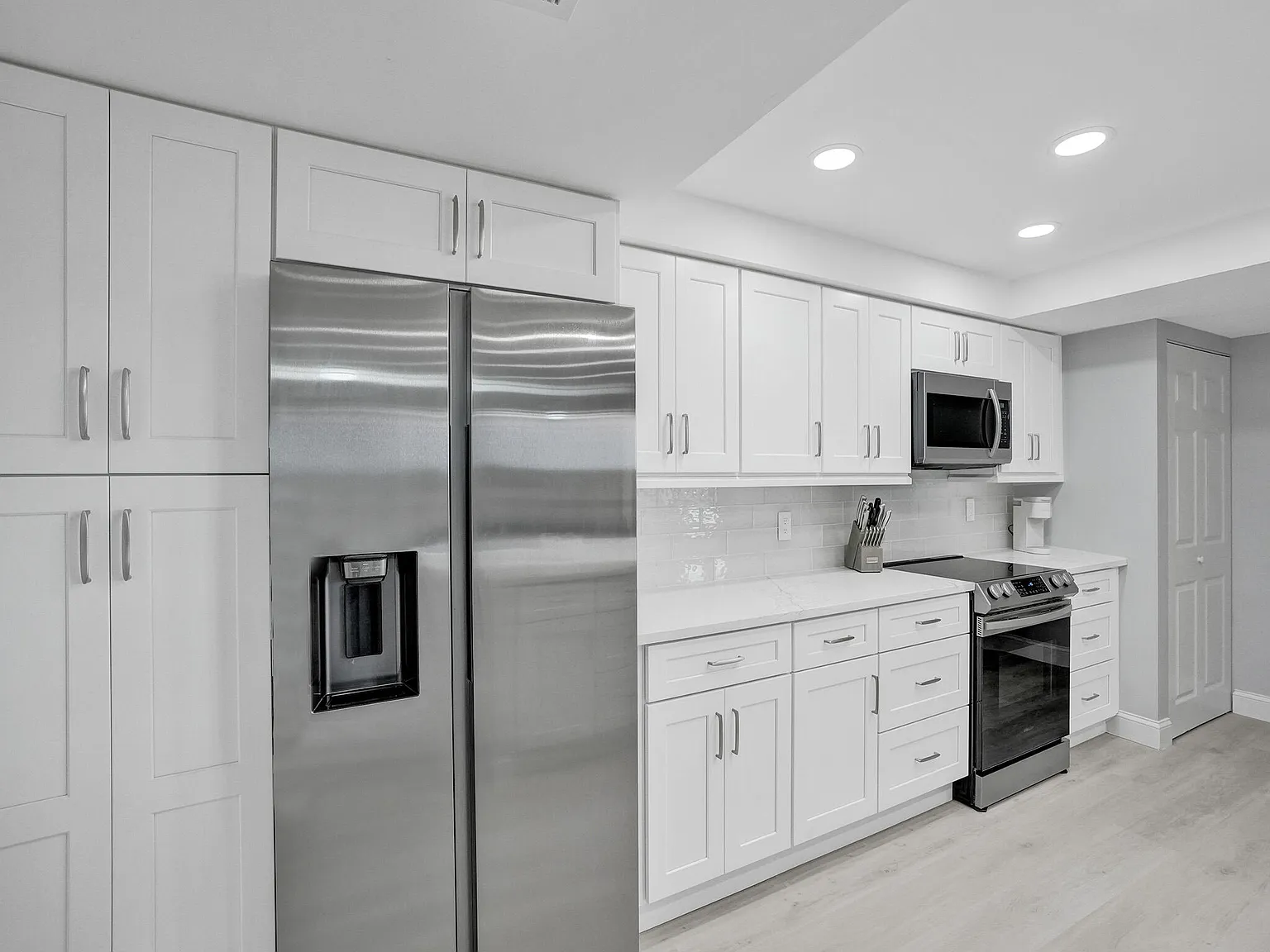 2 bed, 2.0 bath, 1175 sqft, $3,800 — Photo 2