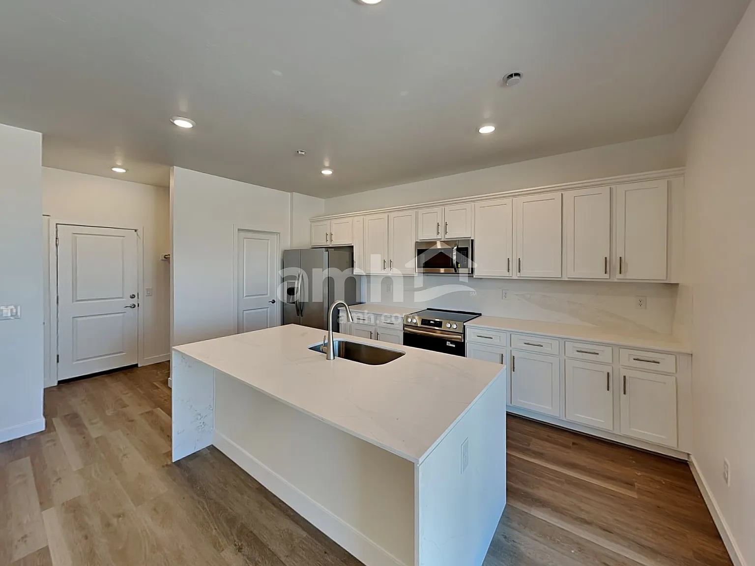 5 bed, 3.0 bath, 2485 sqft, $2,860 — Photo 3