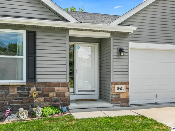 19611 Ridgeway Rd, Plattsmouth, NE 68048