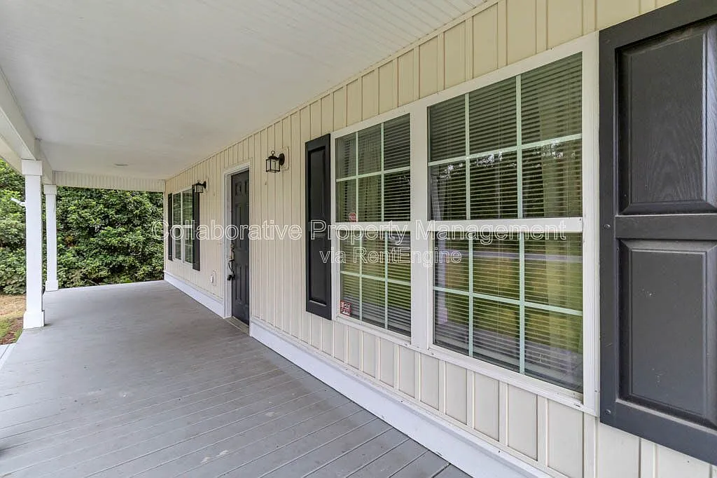 3 bed, 2.5 bath, 1350 sqft, $2,150 — Photo 2