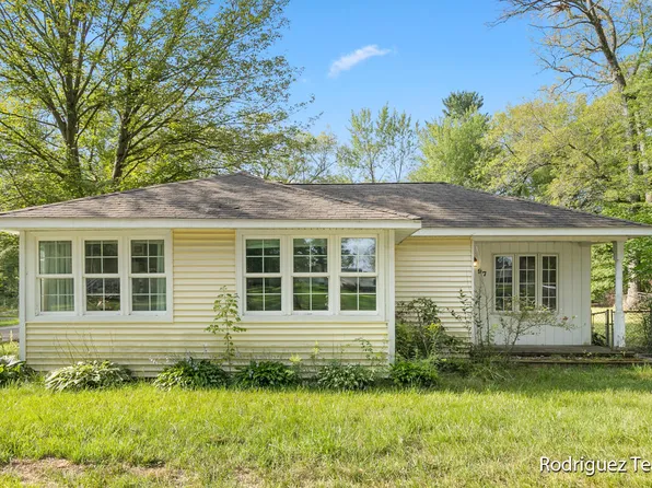 97 E Kenwood Rd, Twin Lake, MI 49457