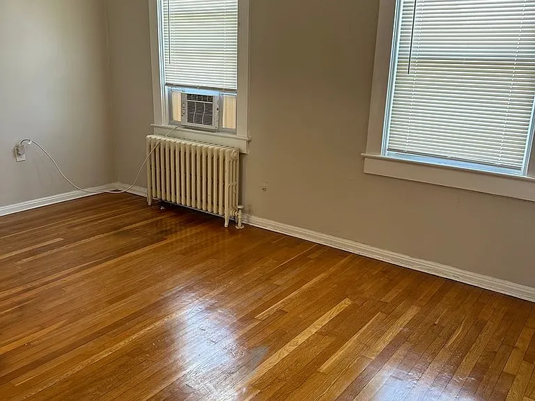 19-49 W Bond St — Photo 4