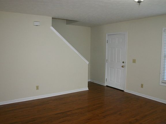 3rd image of 304 S Dogwood Dr